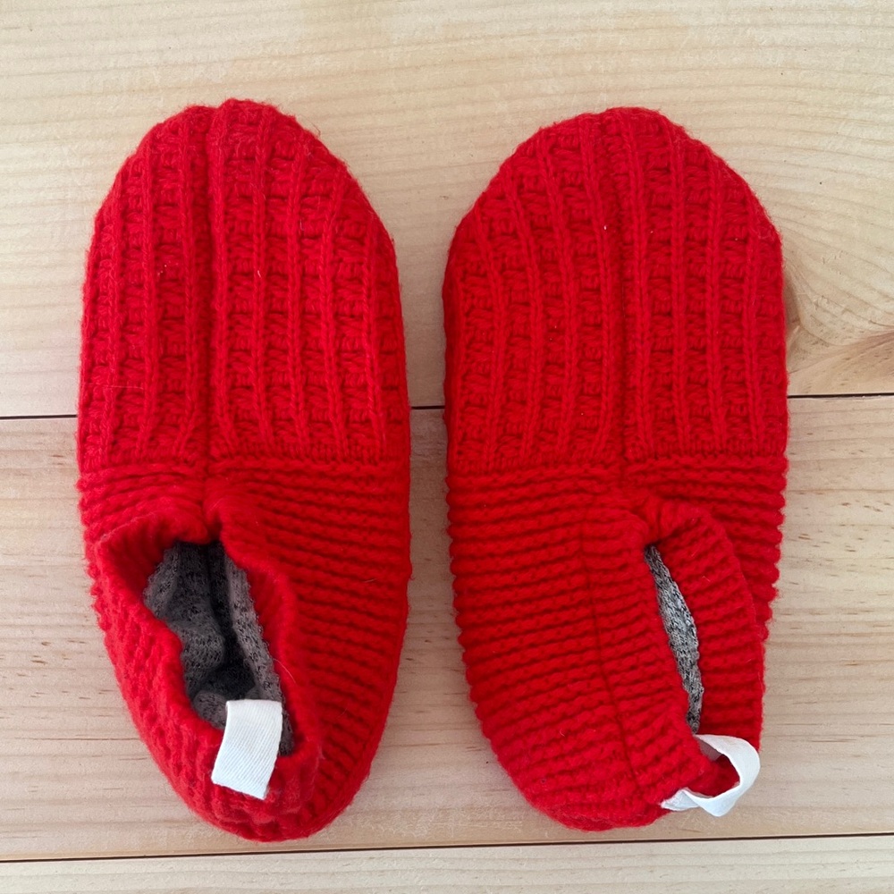 Bombas youth gripper slippers
